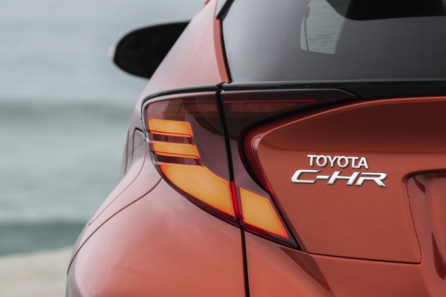 Детали экстерьера Toyota C-HR Hybrid 2019 года  (WW) (фото 102 из 174)